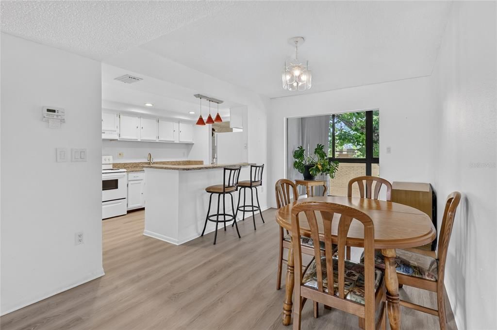 На продажу: $139,000 (2 спален, 2 ванн, 1120 Квадратных фут)