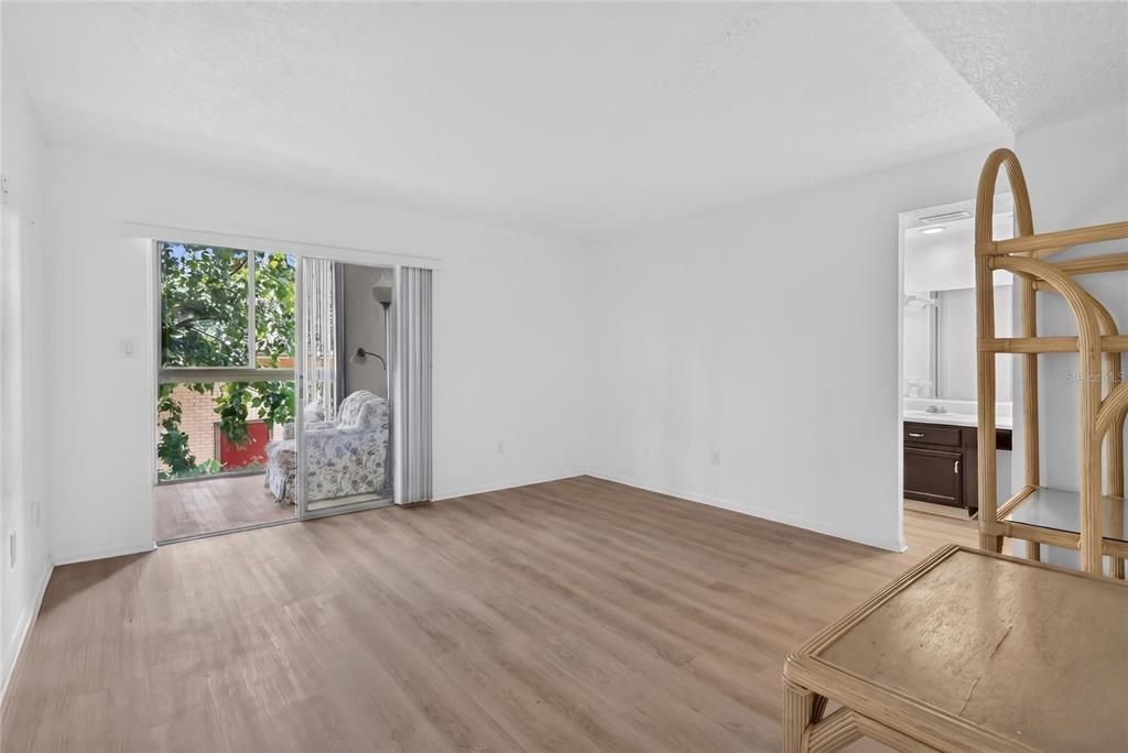 На продажу: $139,000 (2 спален, 2 ванн, 1120 Квадратных фут)