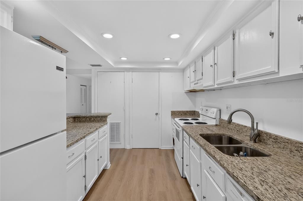 На продажу: $139,000 (2 спален, 2 ванн, 1120 Квадратных фут)