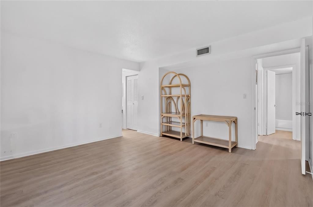 На продажу: $139,000 (2 спален, 2 ванн, 1120 Квадратных фут)