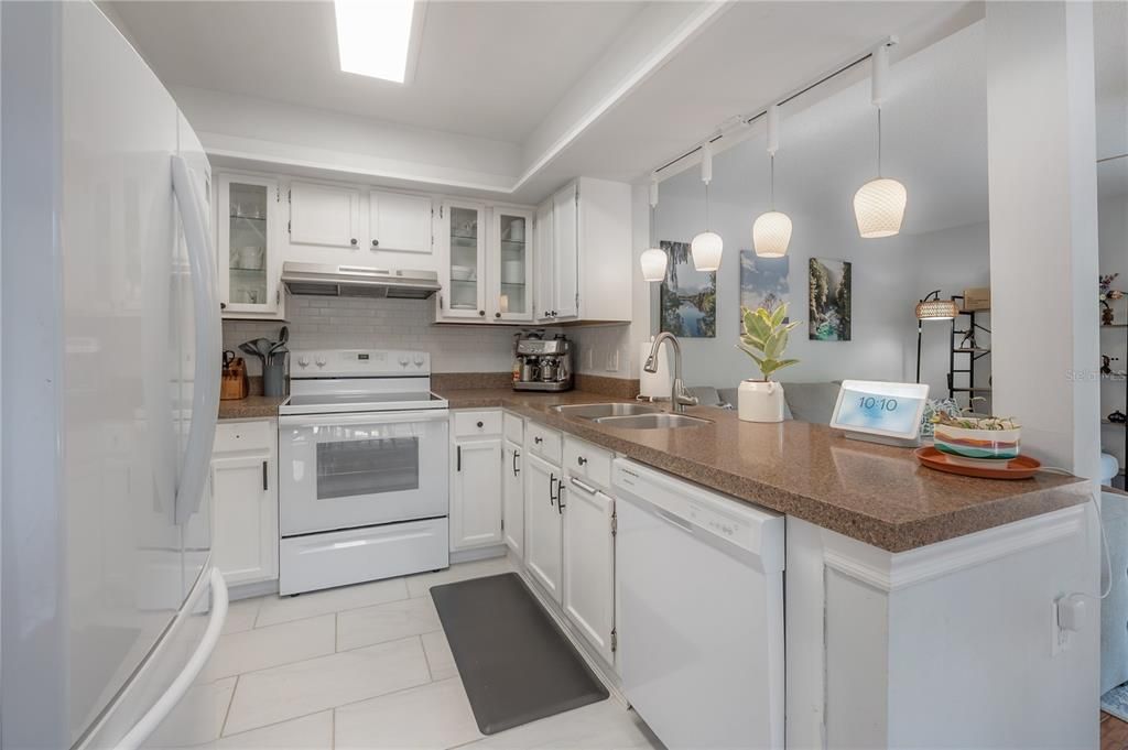 Activo con contrato: $330,000 (3 camas, 2 baños, 1476 Pies cuadrados)