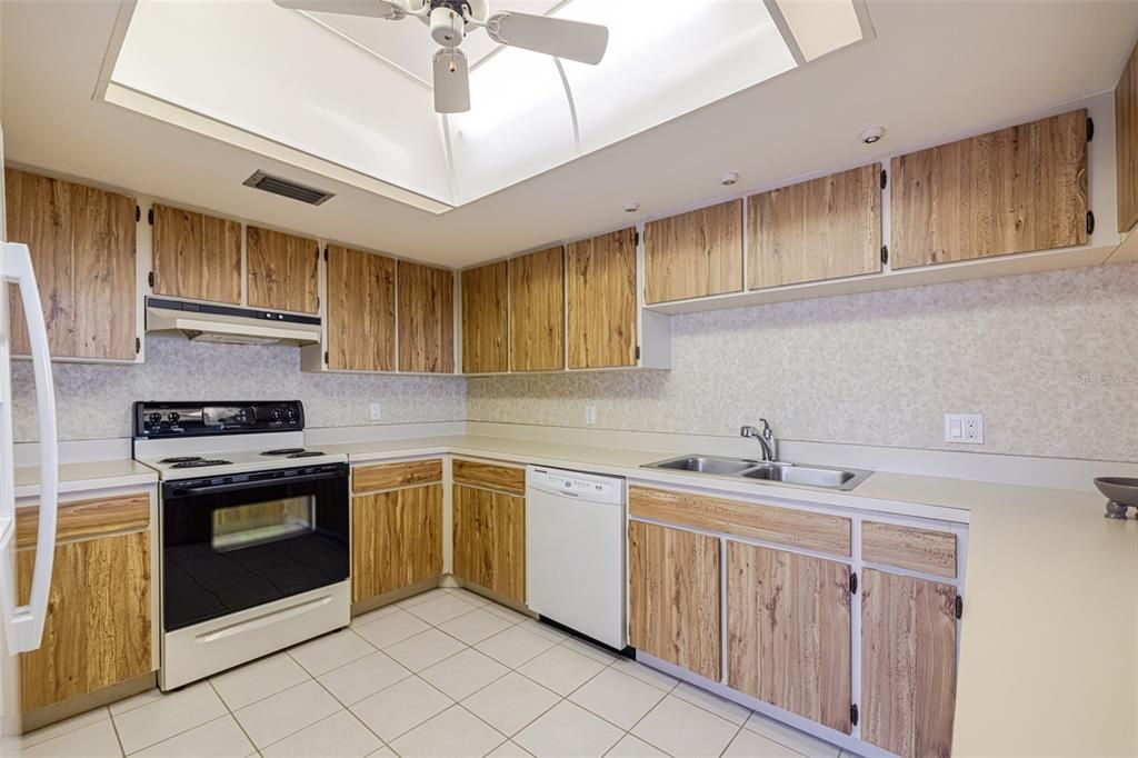 En Venta: $499,900 (3 camas, 2 baños, 2669 Pies cuadrados)