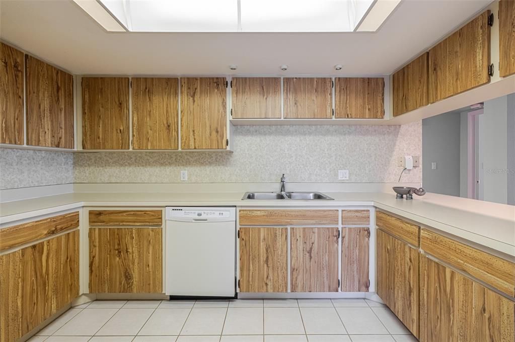 En Venta: $499,900 (3 camas, 2 baños, 2669 Pies cuadrados)