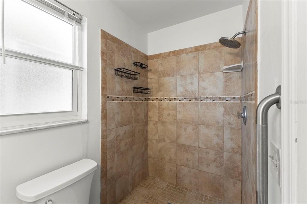 В аренду: $4,800 (3 спален, 2 ванн, 1422 Квадратных фут)