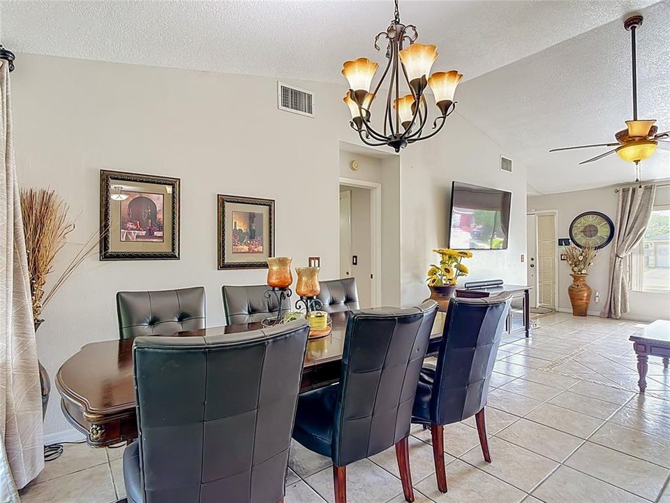 Active With Contract: $335,000 (3 beds, 2 baths, 1309 Square Feet)