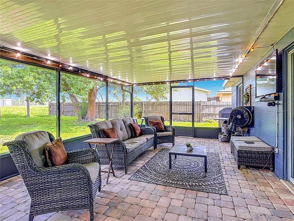 Active With Contract: $335,000 (3 beds, 2 baths, 1309 Square Feet)