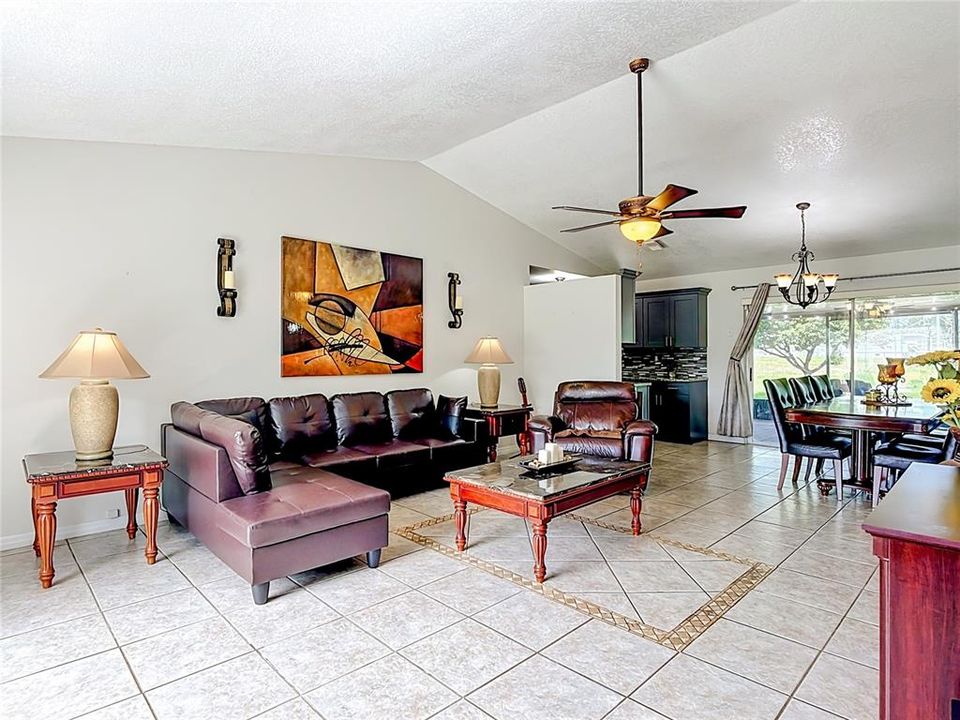 Active With Contract: $335,000 (3 beds, 2 baths, 1309 Square Feet)
