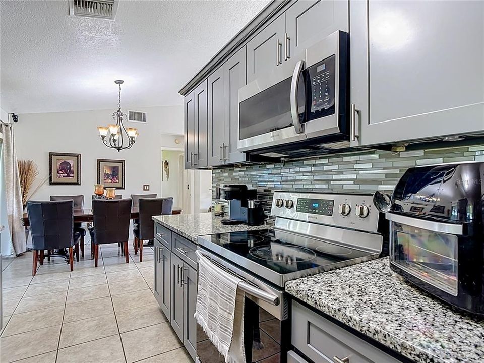 Active With Contract: $335,000 (3 beds, 2 baths, 1309 Square Feet)