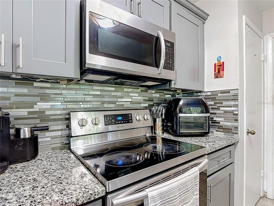 Active With Contract: $335,000 (3 beds, 2 baths, 1309 Square Feet)