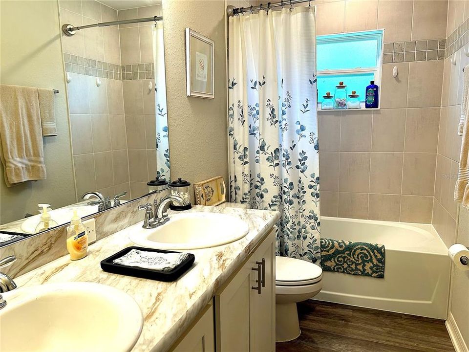 For Sale: $350,000 (4 beds, 2 baths, 1990 Square Feet)