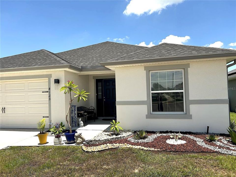 For Sale: $350,000 (4 beds, 2 baths, 1990 Square Feet)