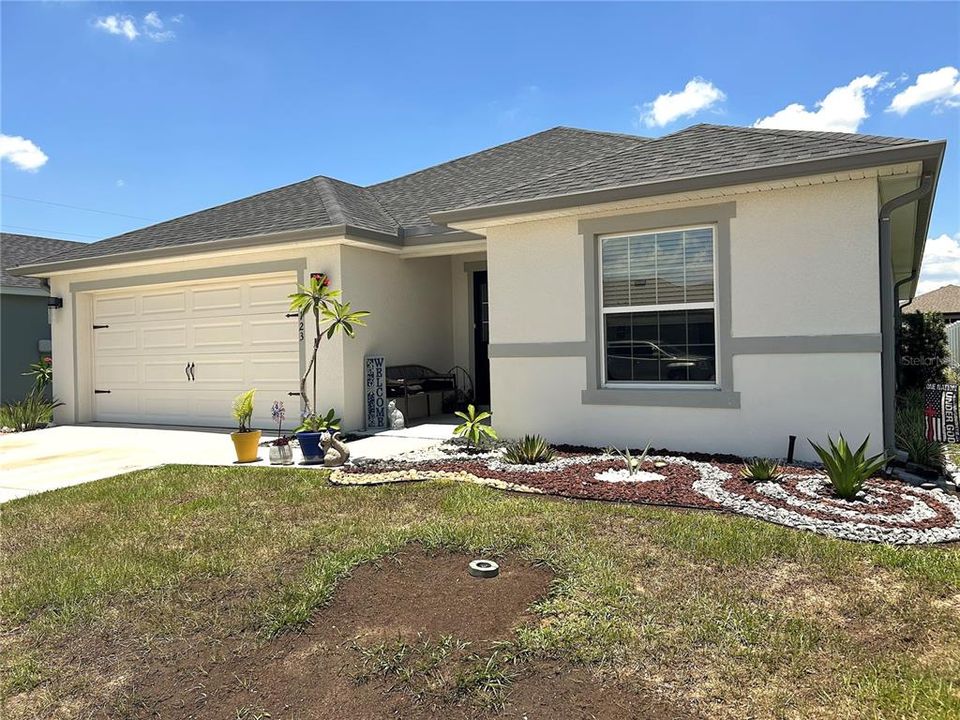 For Sale: $350,000 (4 beds, 2 baths, 1990 Square Feet)