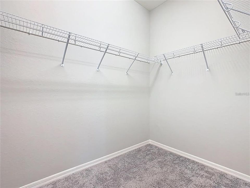 For Sale: $350,000 (4 beds, 2 baths, 1990 Square Feet)