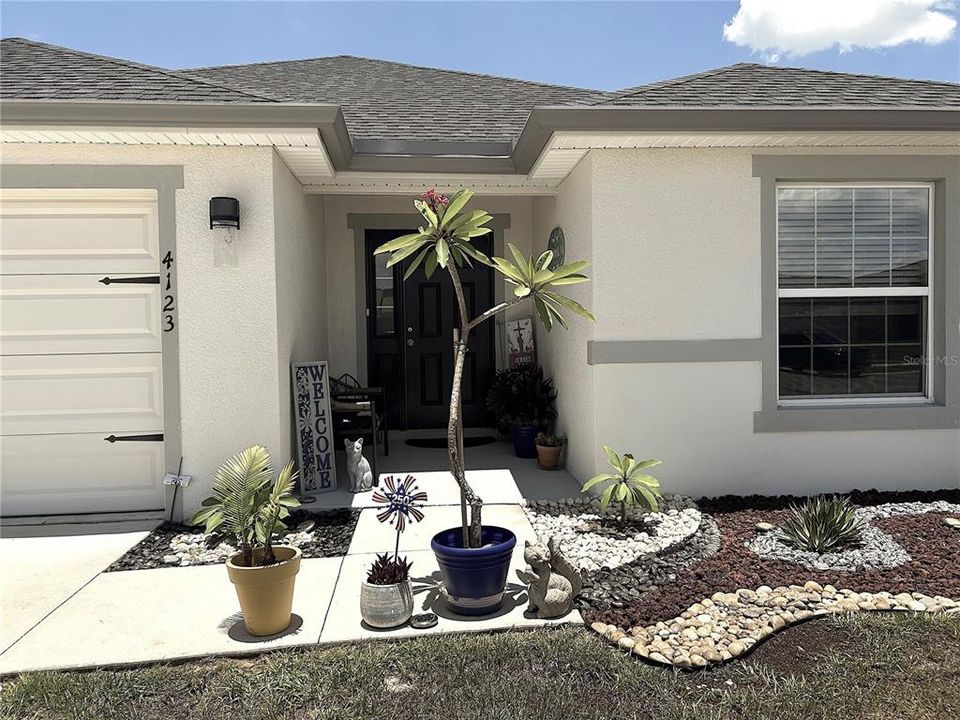 For Sale: $350,000 (4 beds, 2 baths, 1990 Square Feet)