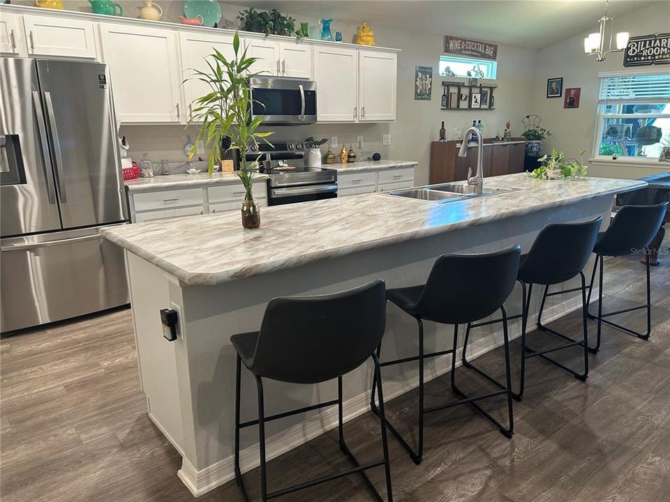 For Sale: $350,000 (4 beds, 2 baths, 1990 Square Feet)