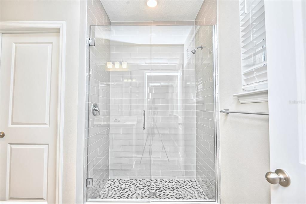 For Rent: $2,350 (4 beds, 3 baths, 1855 Square Feet)