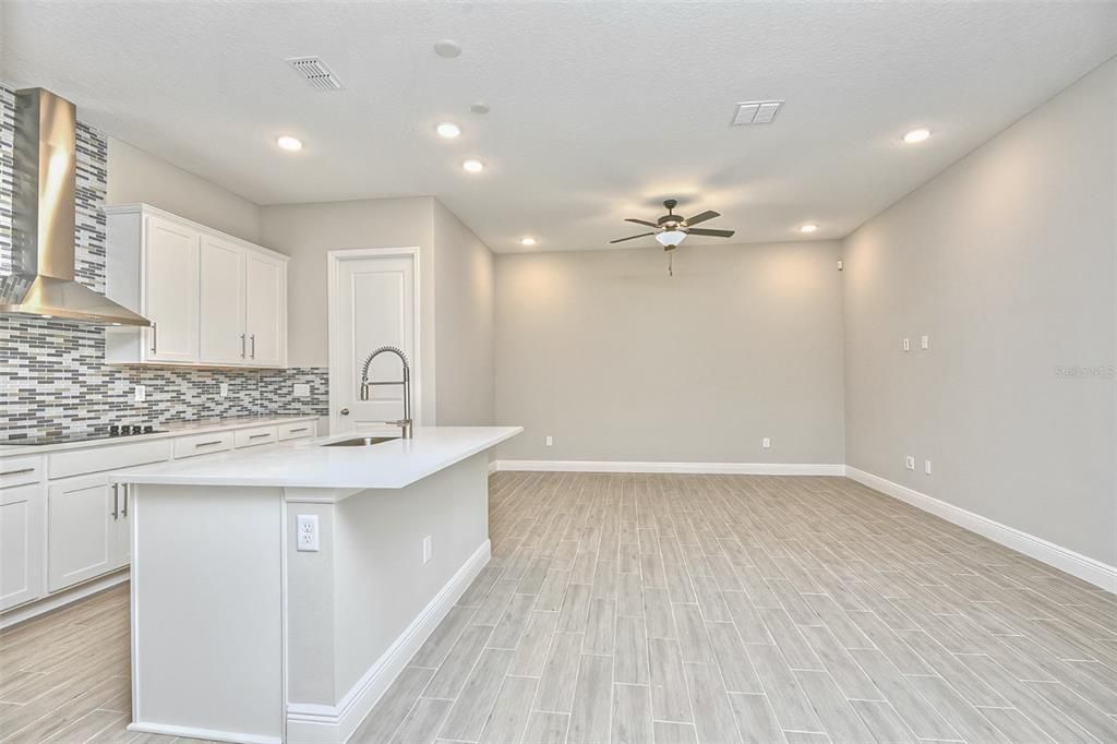 For Rent: $2,350 (4 beds, 3 baths, 1855 Square Feet)