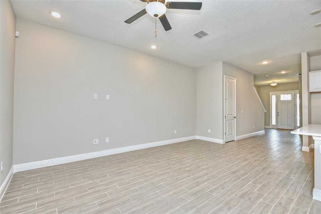 For Rent: $2,350 (4 beds, 3 baths, 1855 Square Feet)