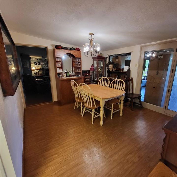 Под контрактом: $339,900 (3 спален, 2 ванн, 1704 Квадратных фут)