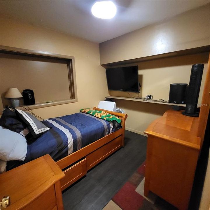 Под контрактом: $339,900 (3 спален, 2 ванн, 1704 Квадратных фут)
