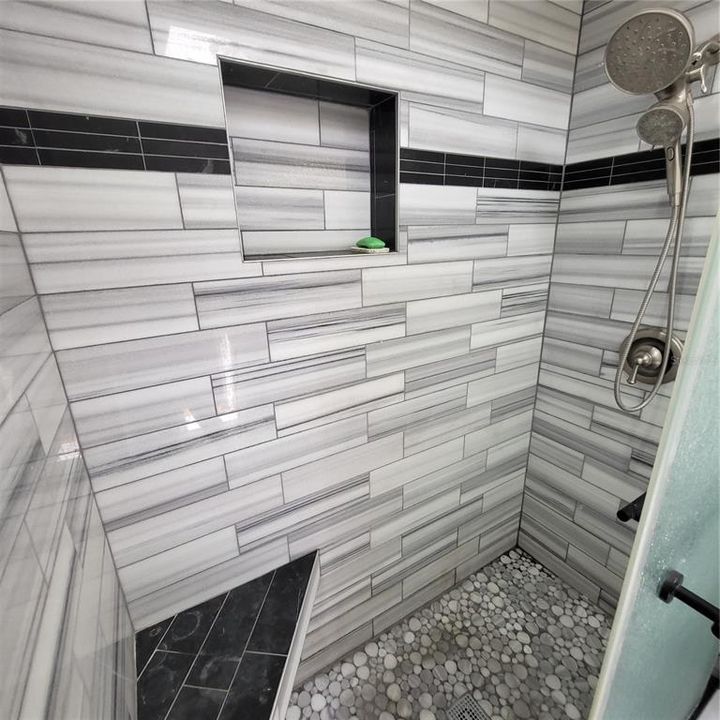 Под контрактом: $339,900 (3 спален, 2 ванн, 1704 Квадратных фут)