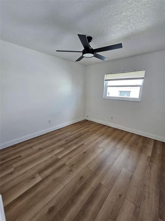 For Rent: $2,200 (2 beds, 1 baths, 864 Square Feet)
