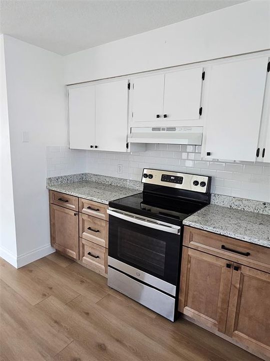 For Rent: $2,200 (2 beds, 1 baths, 864 Square Feet)