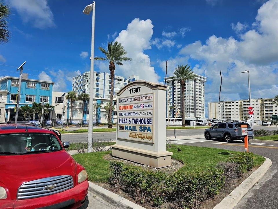 For Rent: $2,200 (2 beds, 1 baths, 864 Square Feet)