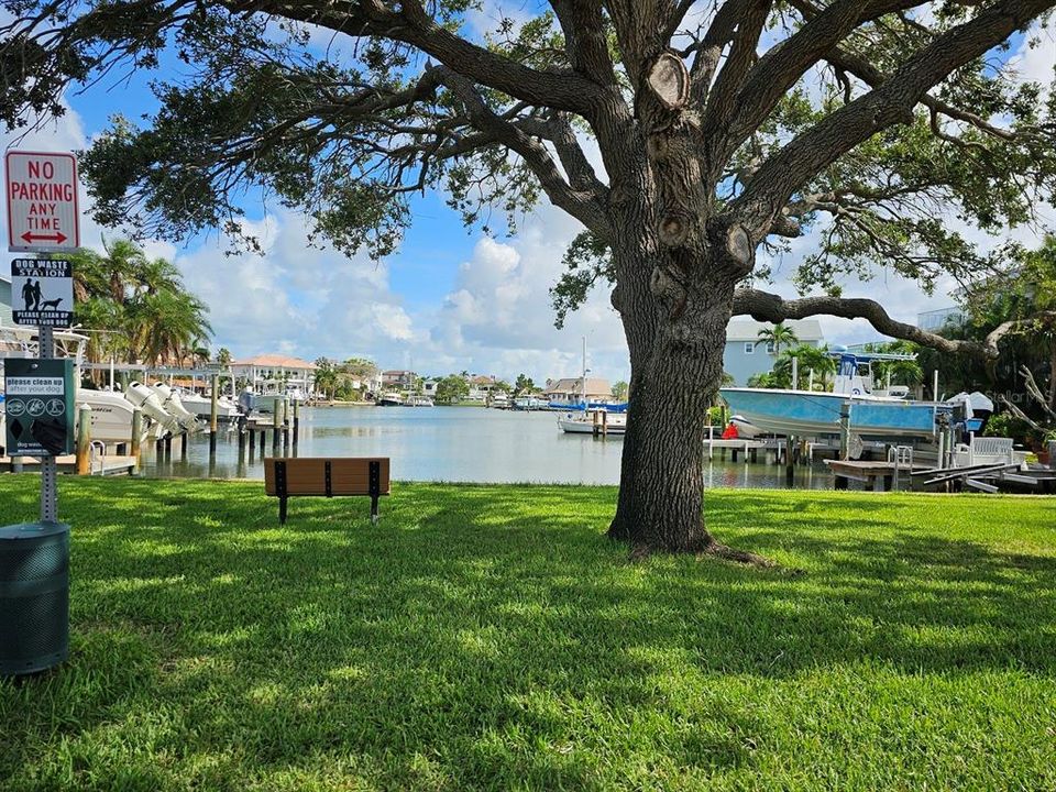 For Rent: $2,200 (2 beds, 1 baths, 864 Square Feet)