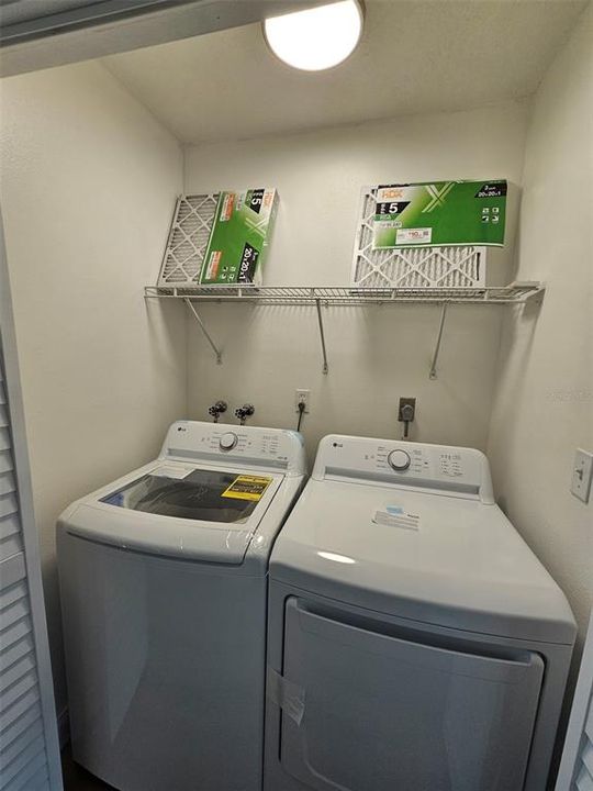 For Rent: $2,200 (2 beds, 1 baths, 864 Square Feet)