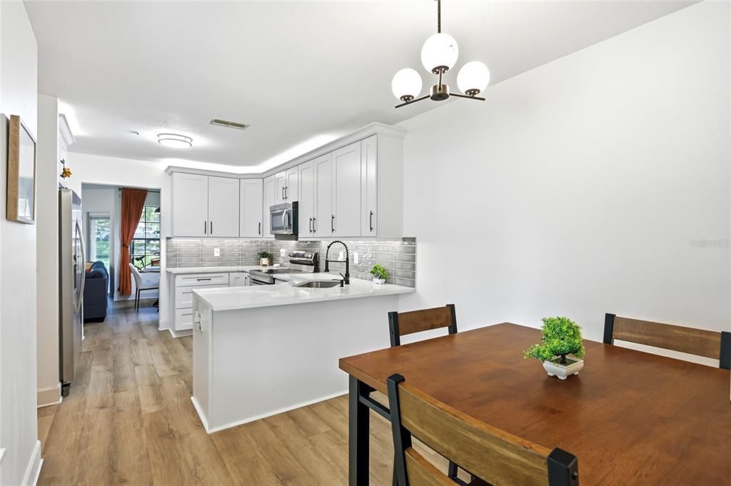 For Sale: $325,000 (2 beds, 2 baths, 1531 Square Feet)