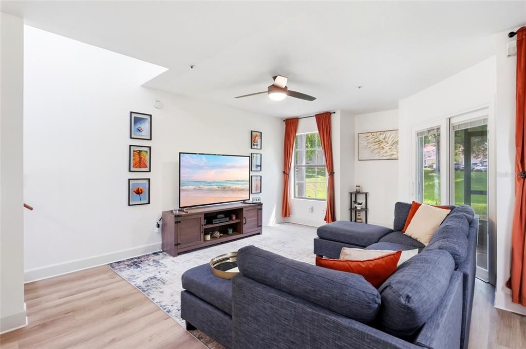 For Sale: $325,000 (2 beds, 2 baths, 1531 Square Feet)