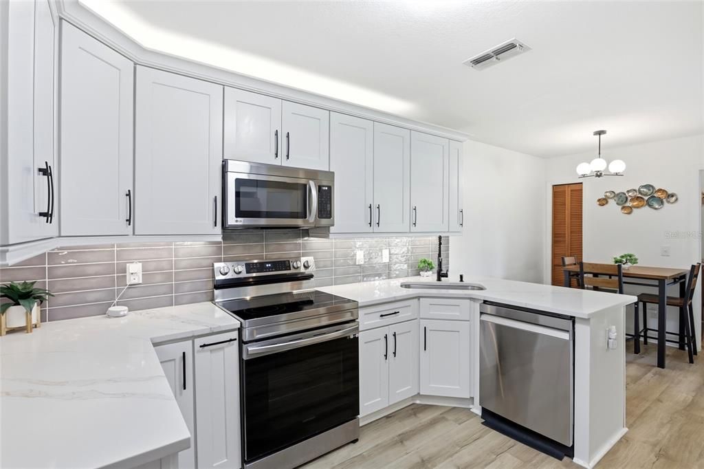 For Sale: $325,000 (2 beds, 2 baths, 1531 Square Feet)