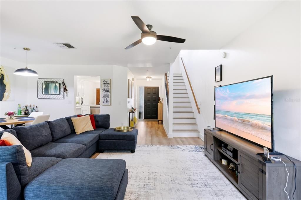 For Sale: $325,000 (2 beds, 2 baths, 1531 Square Feet)