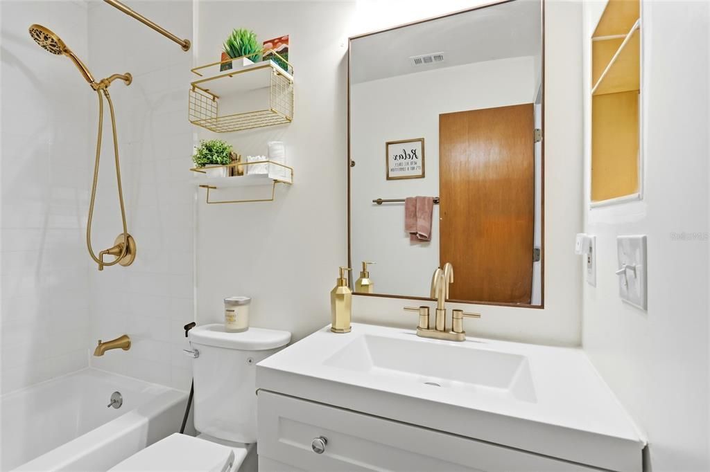 For Sale: $325,000 (2 beds, 2 baths, 1531 Square Feet)