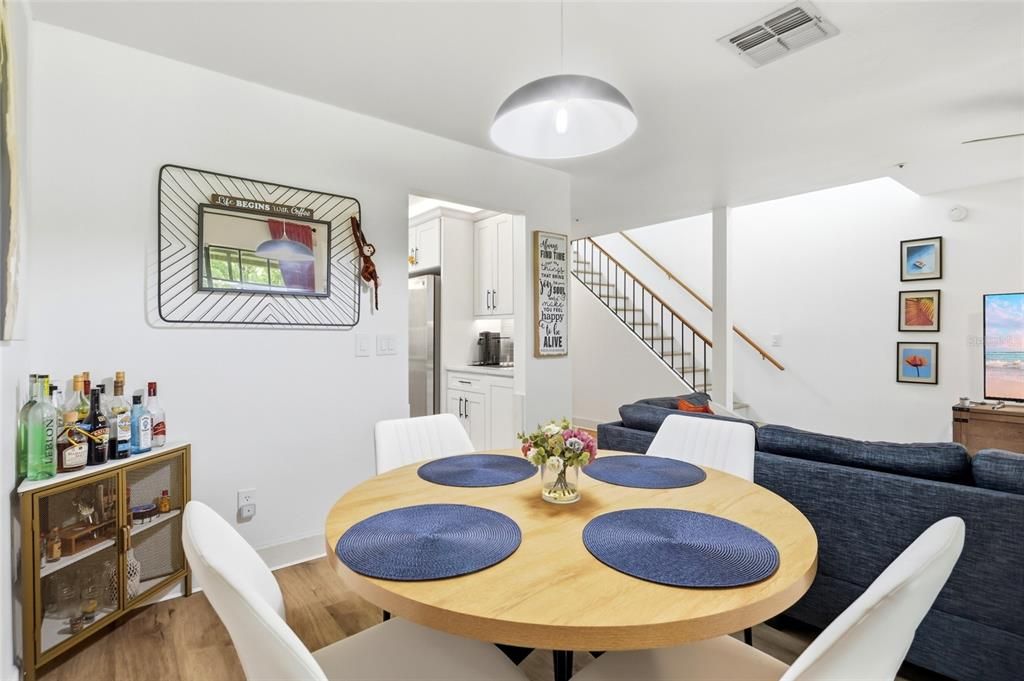 For Sale: $325,000 (2 beds, 2 baths, 1531 Square Feet)