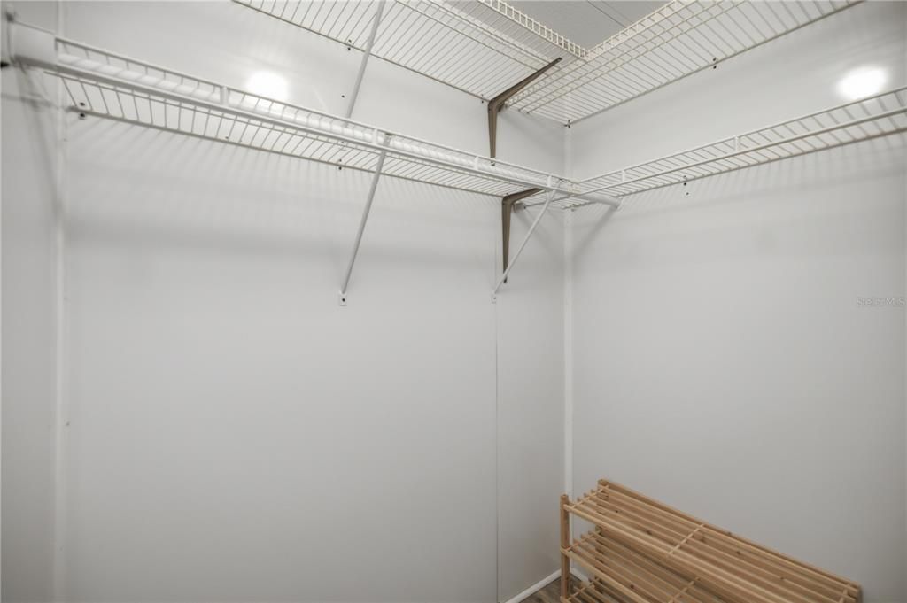 На продажу: $219,900 (2 спален, 1 ванн, 1056 Квадратных фут)
