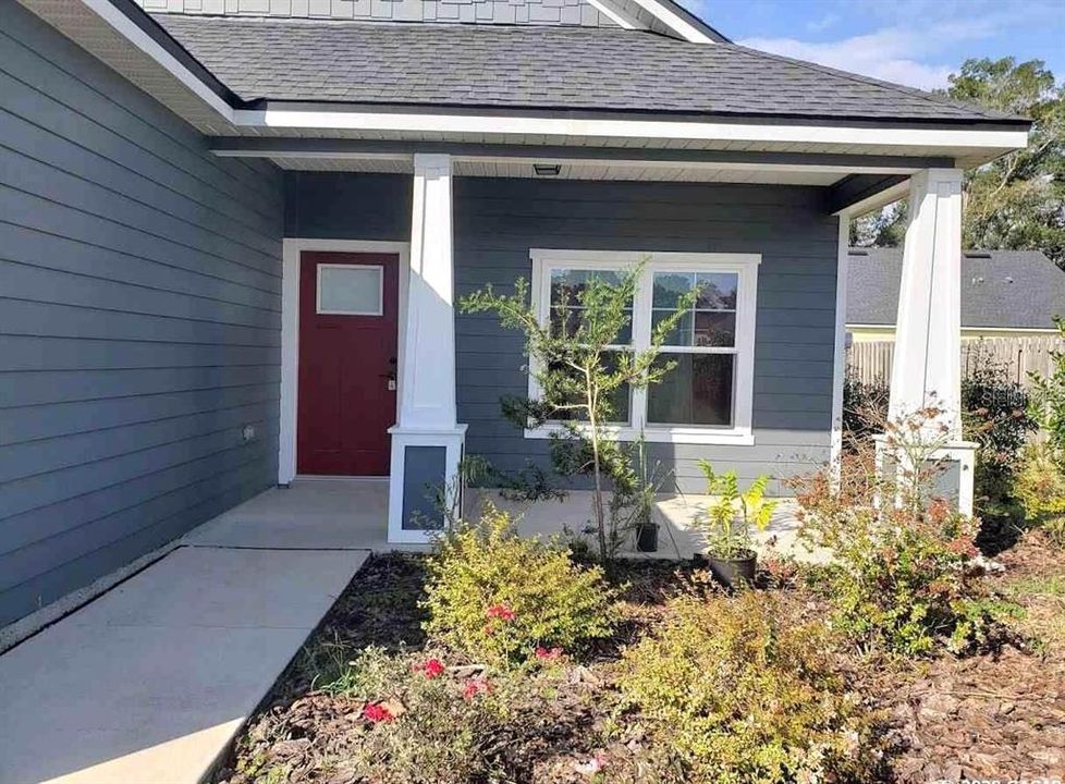 For Rent: $2,200 (3 beds, 2 baths, 1452 Square Feet)