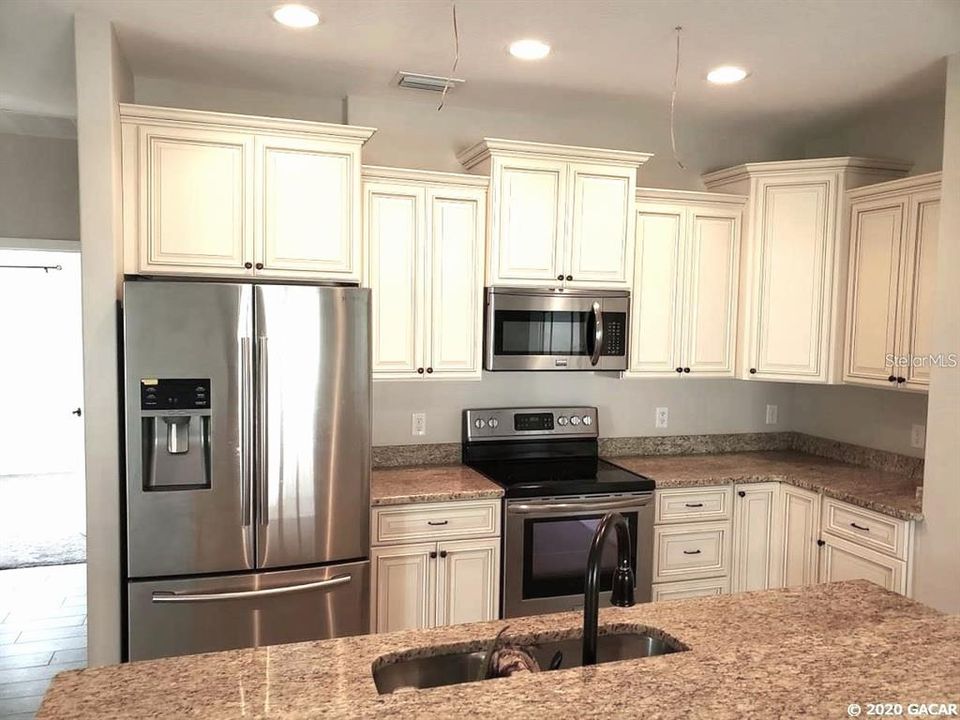 For Rent: $2,200 (3 beds, 2 baths, 1452 Square Feet)