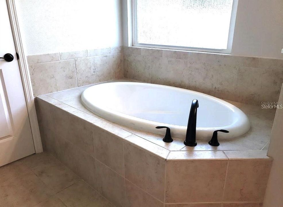 For Rent: $2,200 (3 beds, 2 baths, 1452 Square Feet)