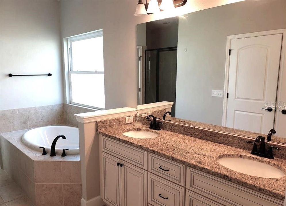 For Rent: $2,200 (3 beds, 2 baths, 1452 Square Feet)