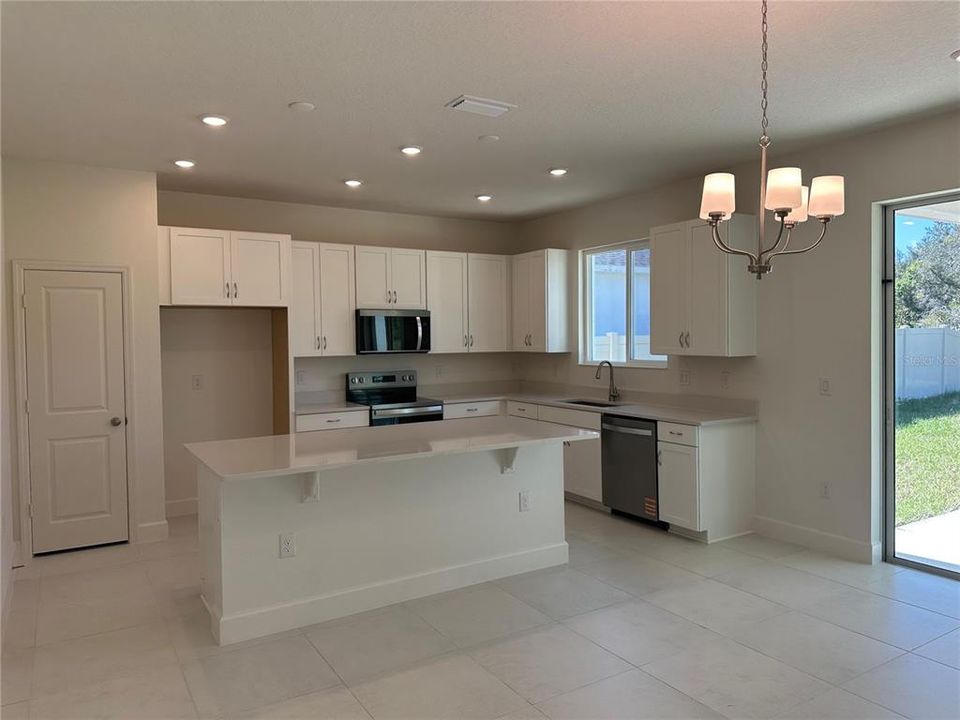 For Rent: $2,900 (4 beds, 3 baths, 2556 Square Feet)