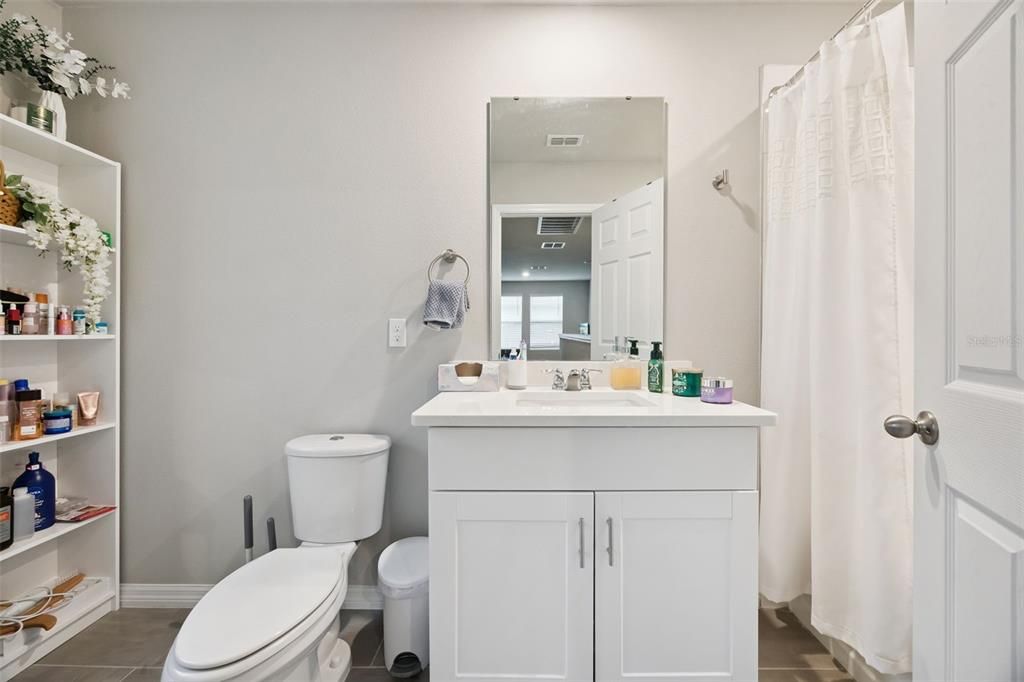 На продажу: $439,900 (3 спален, 2 ванн, 1715 Квадратных фут)