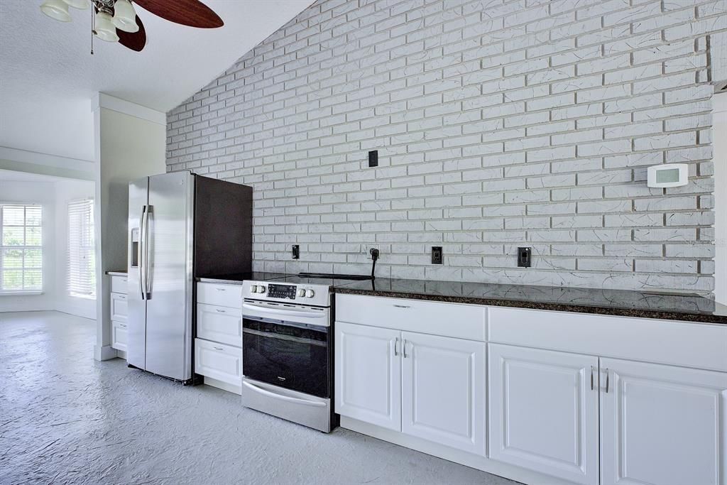 For Sale: $315,000 (4 beds, 3 baths, 2475 Square Feet)