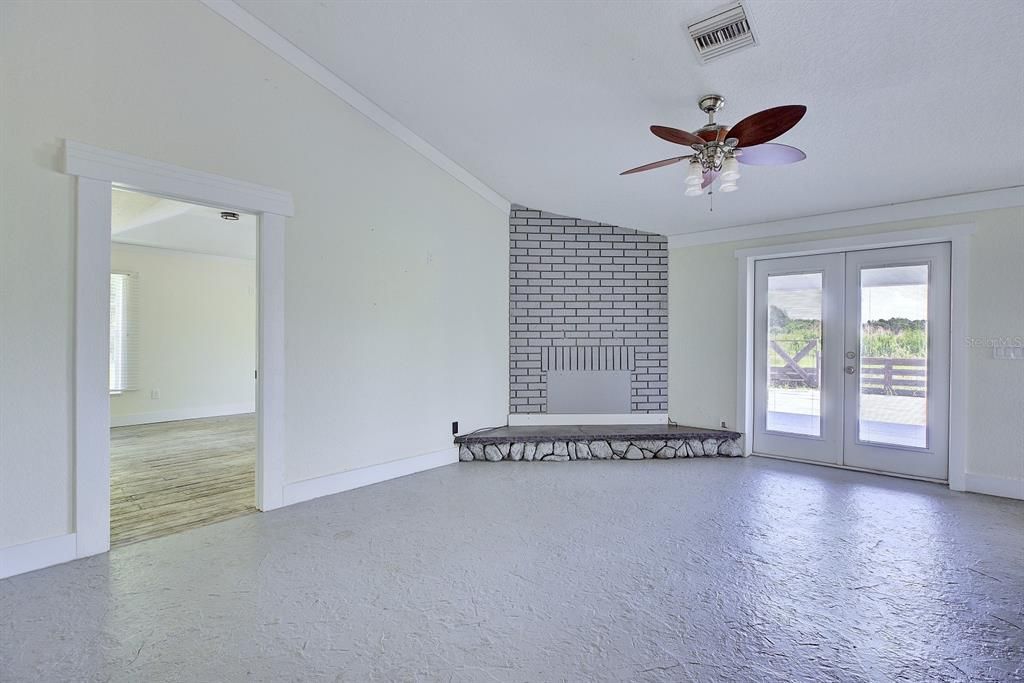 For Sale: $315,000 (4 beds, 3 baths, 2475 Square Feet)