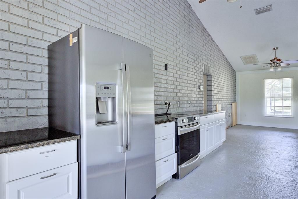 For Sale: $315,000 (4 beds, 3 baths, 2475 Square Feet)