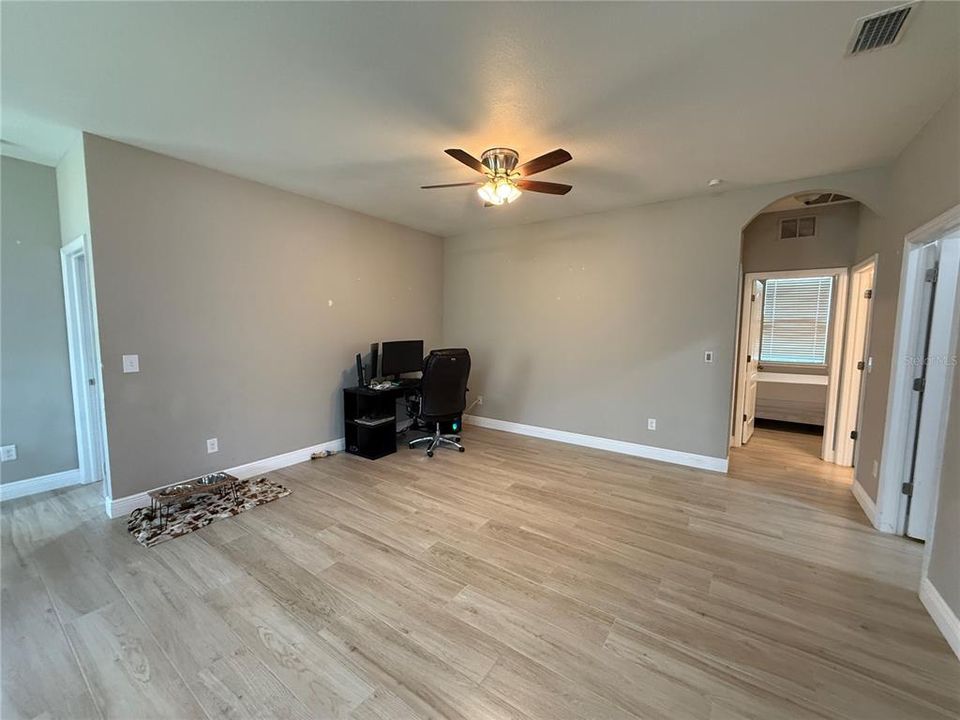 For Sale: $325,000 (3 beds, 2 baths, 1810 Square Feet)