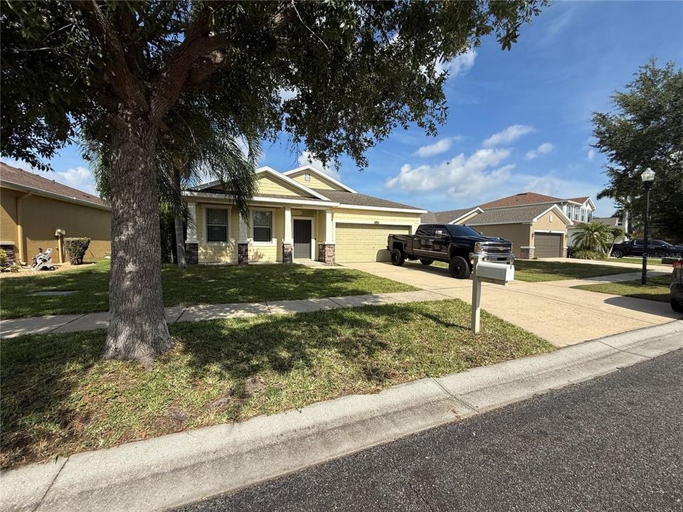 For Sale: $325,000 (3 beds, 2 baths, 1810 Square Feet)