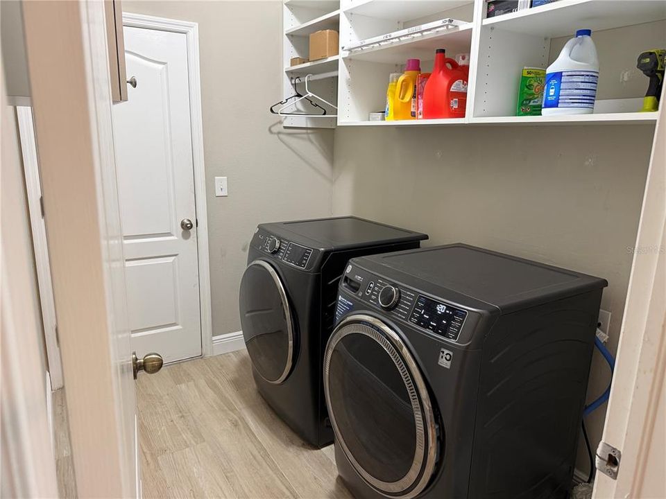 For Sale: $325,000 (3 beds, 2 baths, 1810 Square Feet)