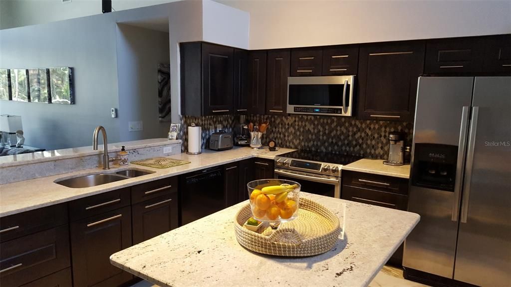 En Venta: $789,000 (4 camas, 3 baños, 2608 Pies cuadrados)